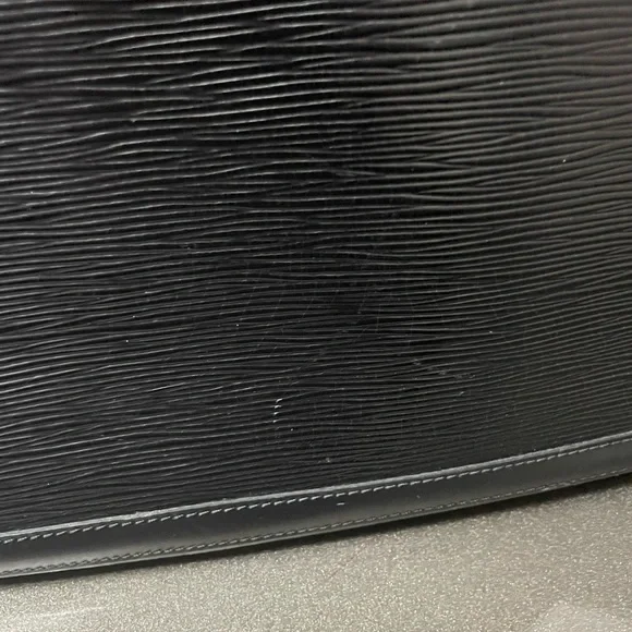 Authentic Louis Vuitton LV Lussac Epi Shoulder Bag. Excellent Condition! - Picture 6 of 9